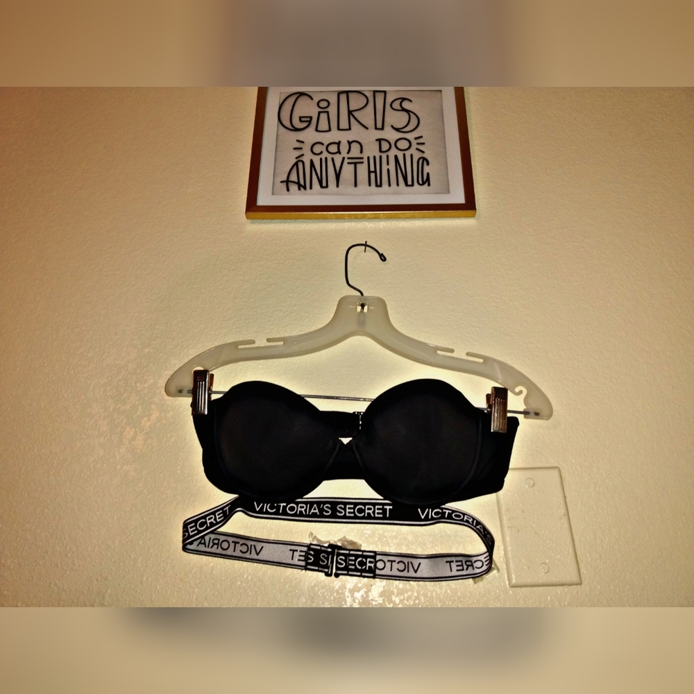 Black Strapless bra/ the beach bandeau.
